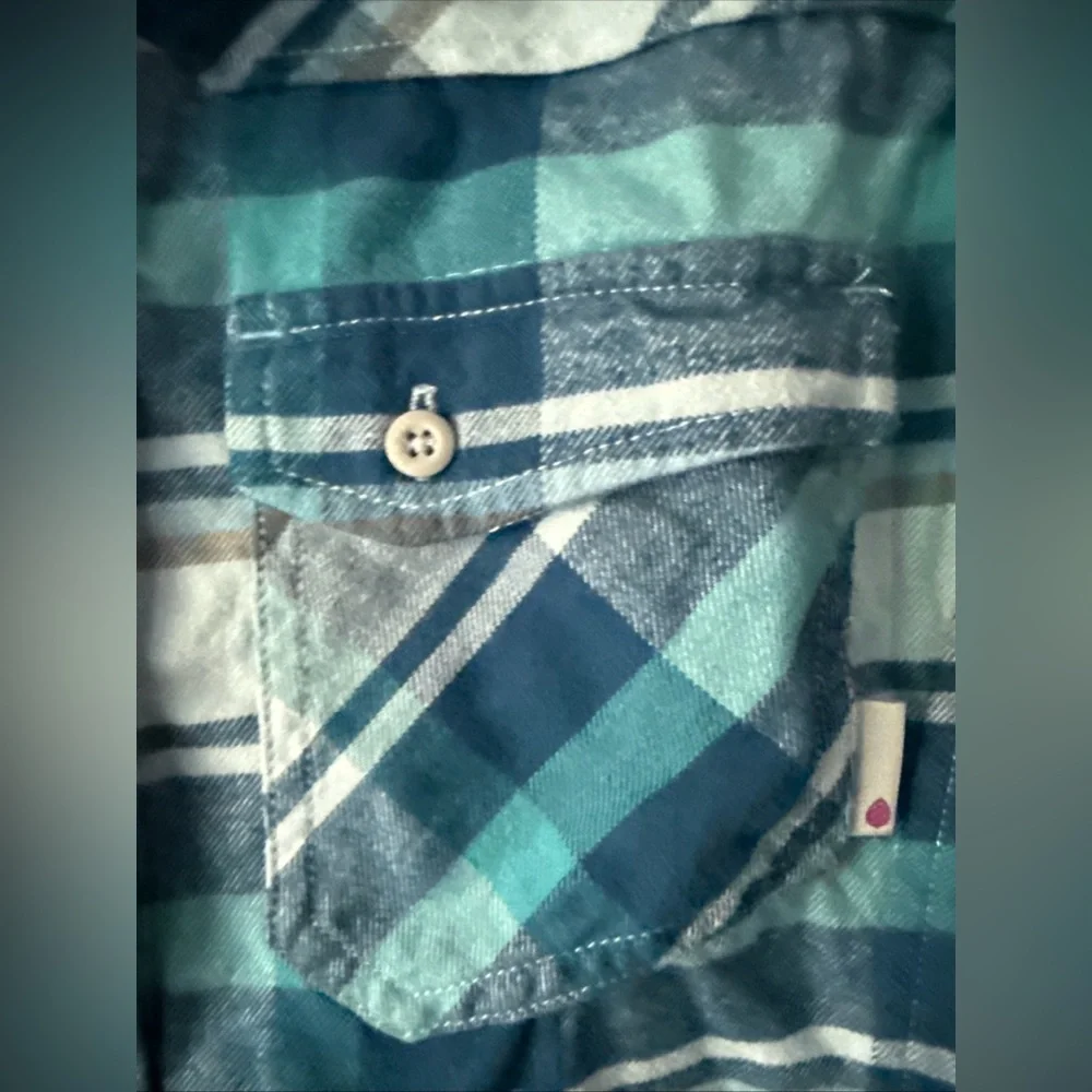 Stio Women's Teal and Navy Plaid Button-Down Shirt - Picture 3 of 6